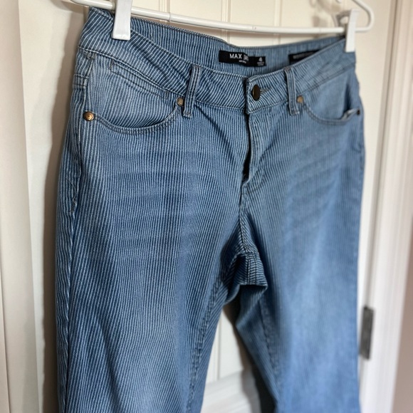 🍓2 for $13 MAX JEANS Mid Rise Soft Blue Denim with White Stripes - Size 4 - Picture 6 of 6